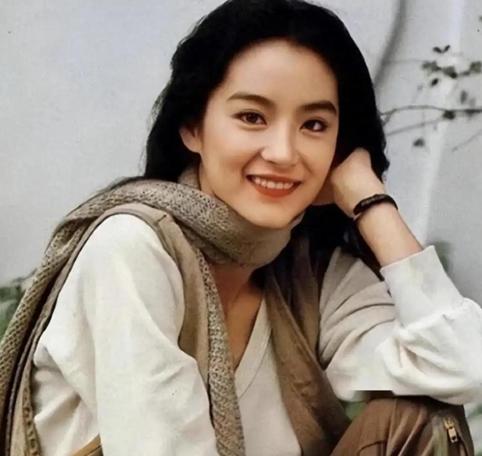 美貌的天敌不是发福而是发腮！从林青霞到刘亦菲都因发腮颜值暴跌(图40)