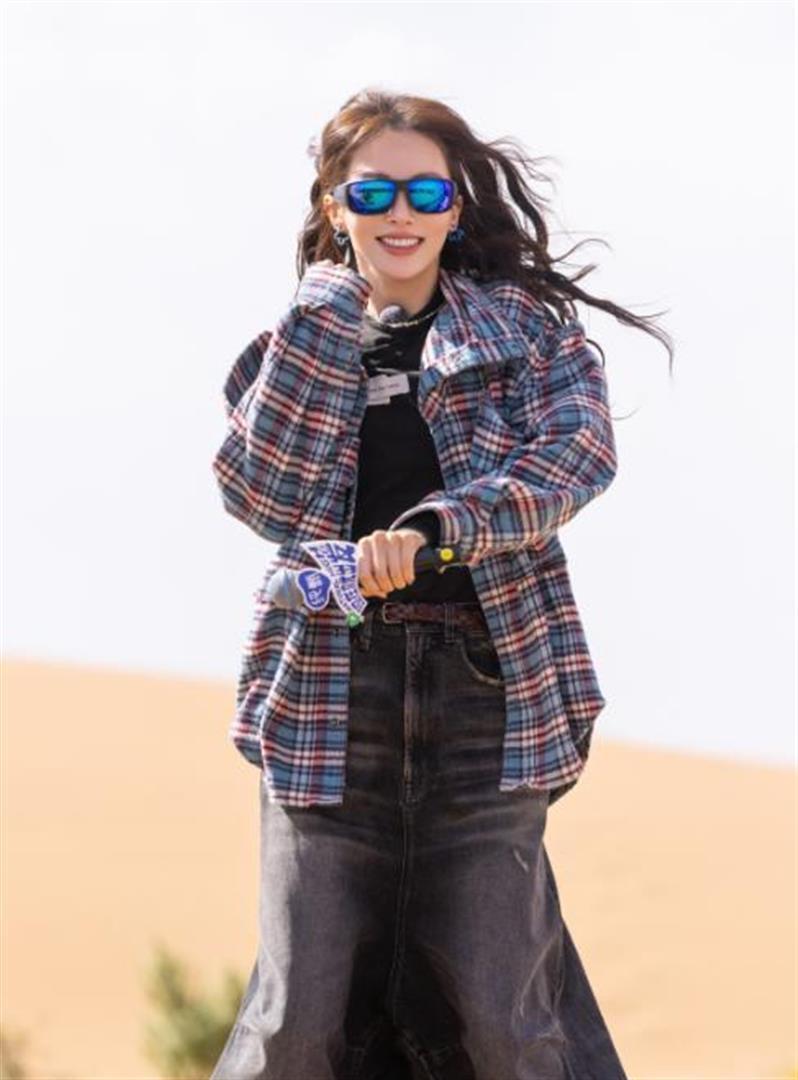 官媒发文，35岁金晨再破天花板，让张继科和整个娱乐圈沉默了(图8)