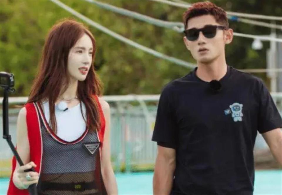 官媒发文，35岁金晨再破天花板，让张继科和整个娱乐圈沉默了(图17)