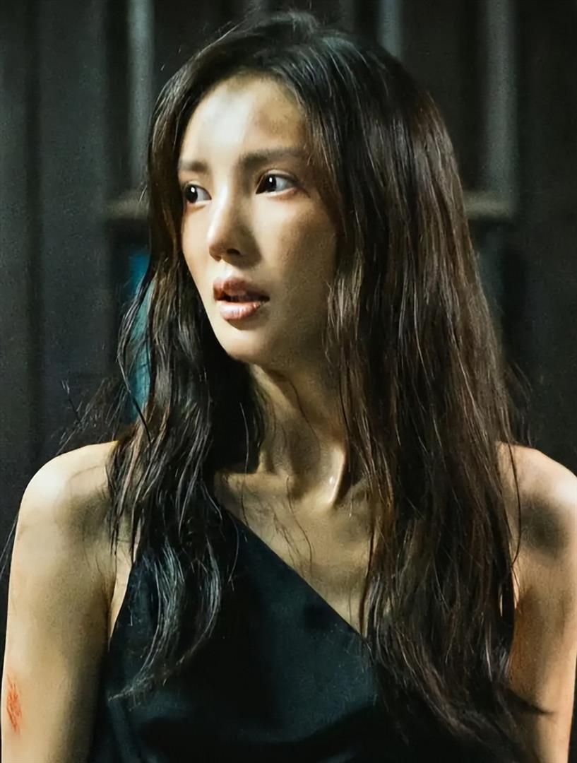 官媒发文，35岁金晨再破天花板，让张继科和整个娱乐圈沉默了(图32)