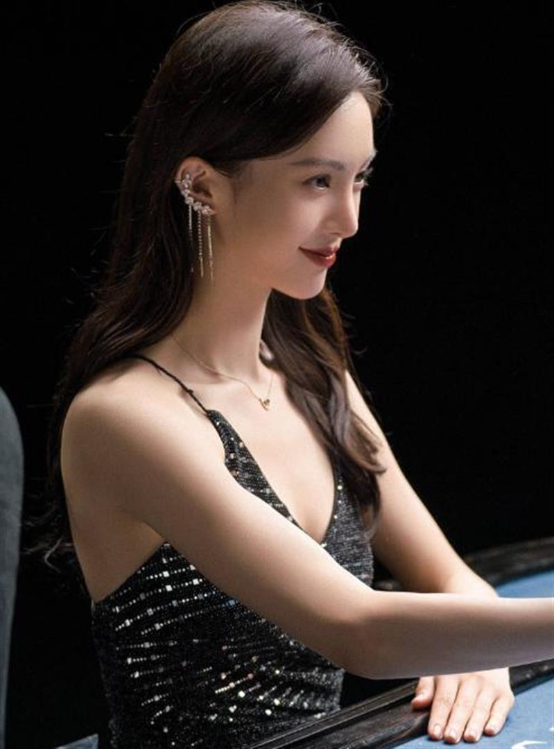 官媒发文，35岁金晨再破天花板，让张继科和整个娱乐圈沉默了(图37)