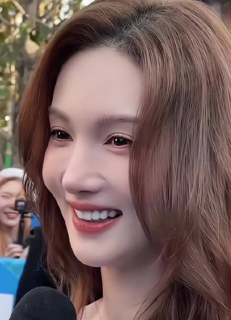 官媒发文，35岁金晨再破天花板，让张继科和整个娱乐圈沉默了(图45)