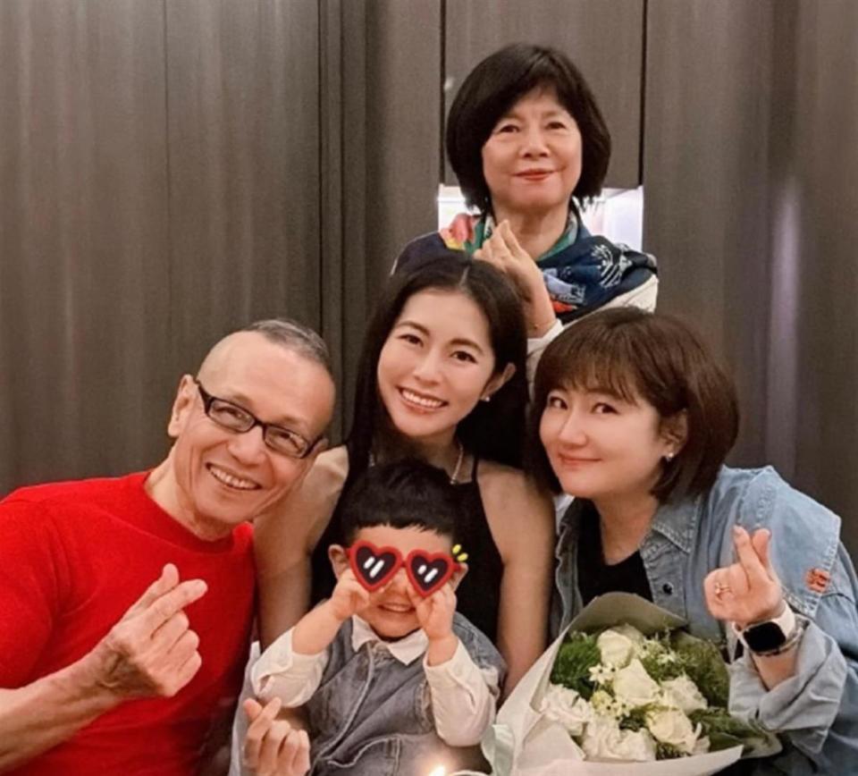 任家萱停工2年备孕还没怀，45岁执着生二胎，近照已是路人模样(图5)