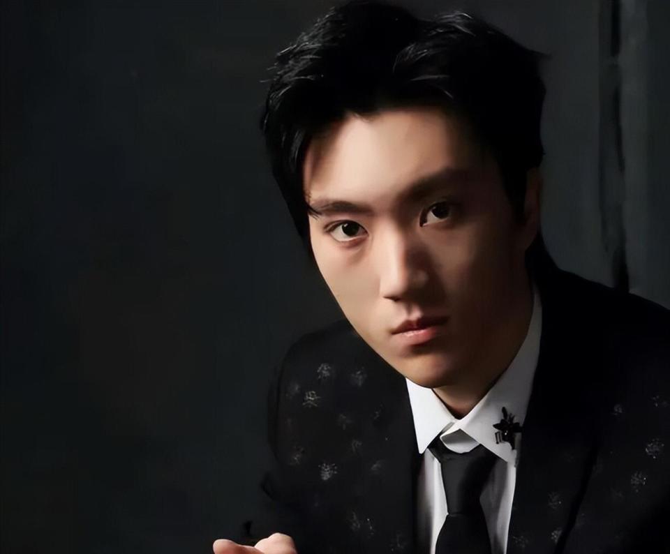 张艺谋做梦也没有想到，才24岁的儿子，如今已经开始为他争光了！(图4)