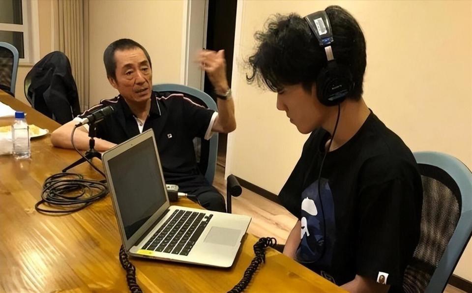 张艺谋做梦也没有想到，才24岁的儿子，如今已经开始为他争光了！(图14)