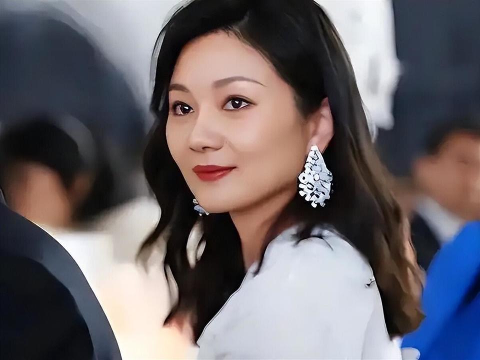 张艺谋做梦也没有想到，才24岁的儿子，如今已经开始为他争光了！(图13)