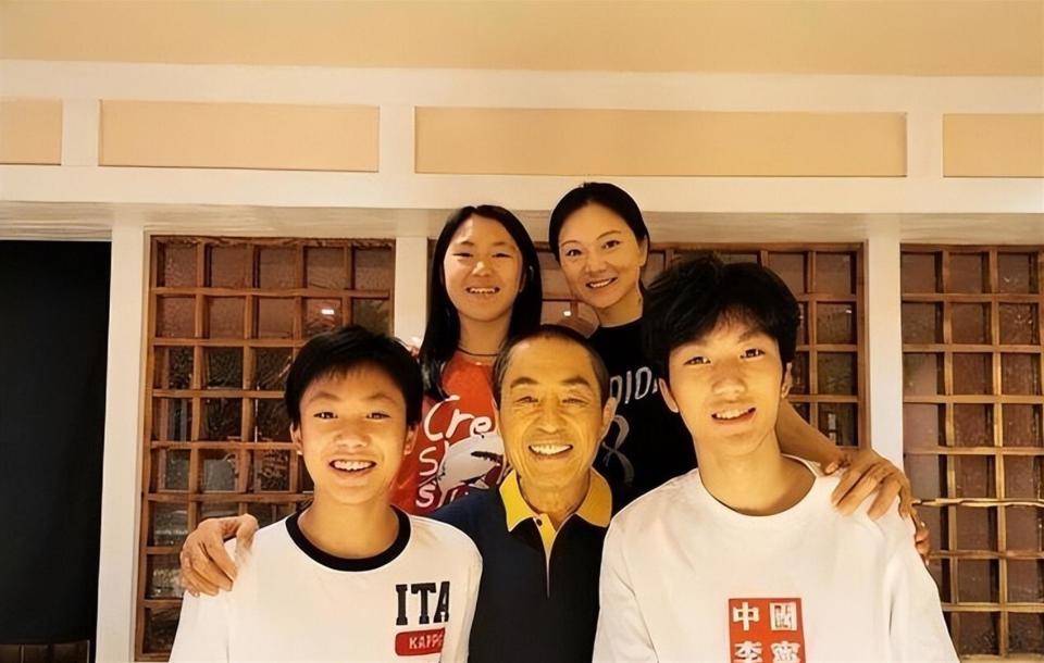 张艺谋做梦也没有想到，才24岁的儿子，如今已经开始为他争光了！(图18)