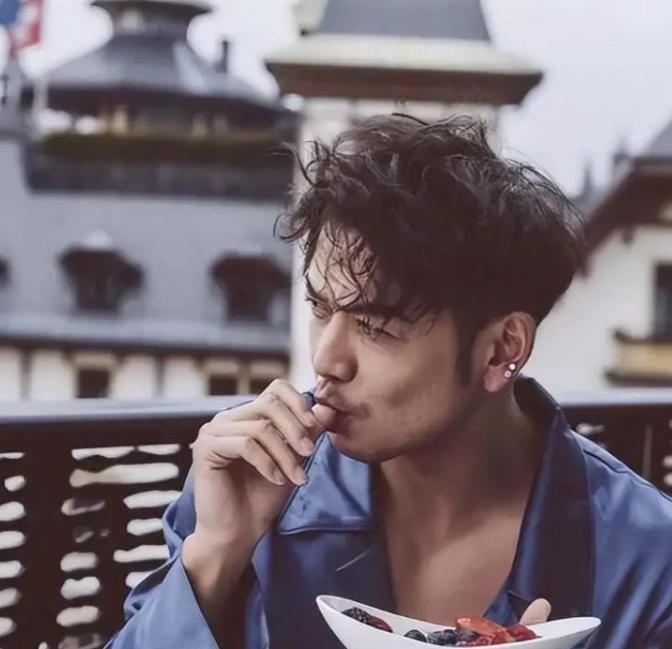 无视央视警告顶风作案，与刘涛传出绯闻的杨烁，终于遭到反噬(图4)