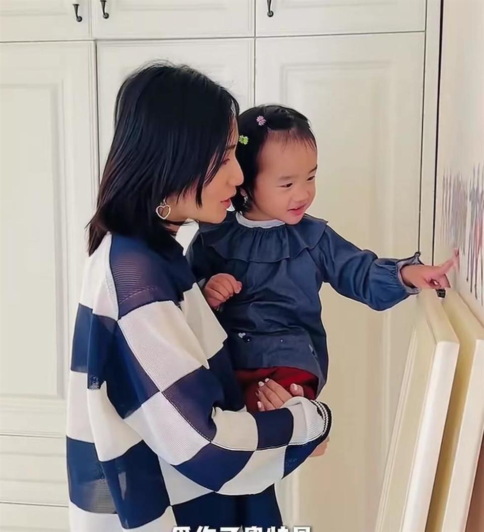 海哈金喜开播，满屏都是复婚，谈起前夫李亚鹏，她感谢网友的认可(图1)