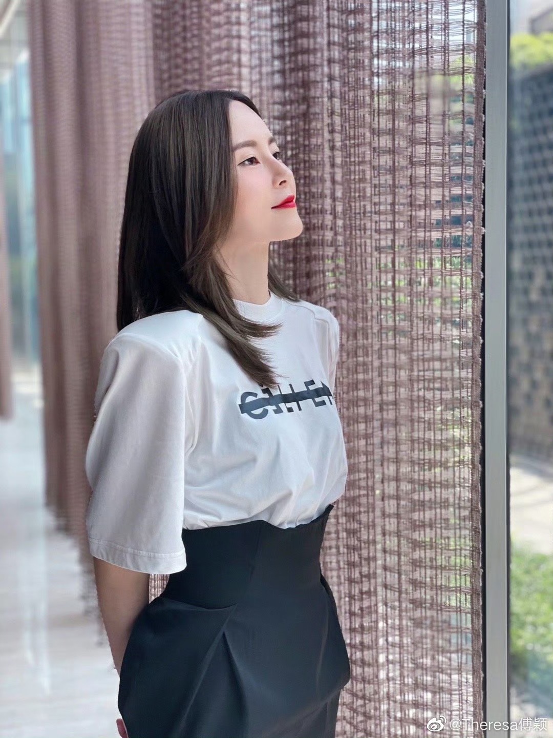 香港知名女星内地定居终返港！深陷被包养传闻，曾遭圈中男友家暴(图8)