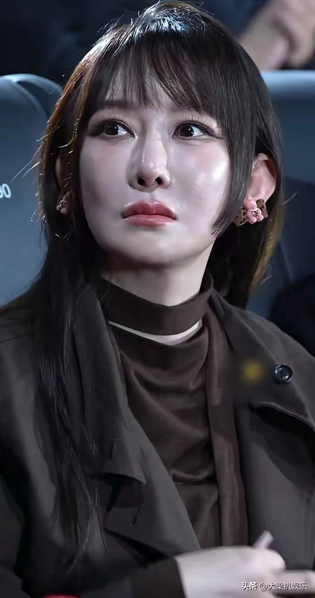 惊掉下巴！41岁萨顶顶素颜油光满面，网友直呼认不出！(图2)