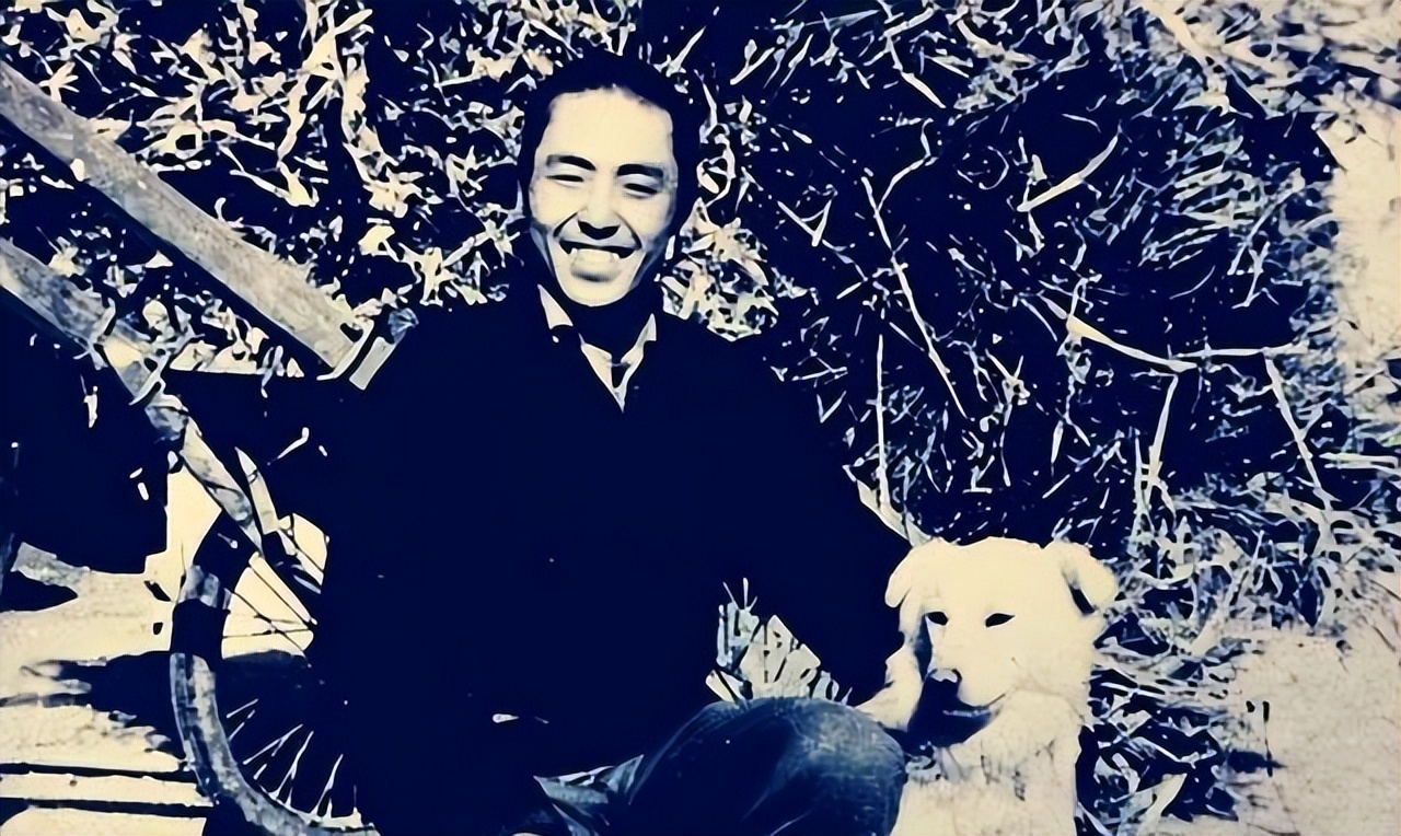 肖华：跟张艺谋离婚36年，他名利双收家庭和睦，她过得怎样？(图2)