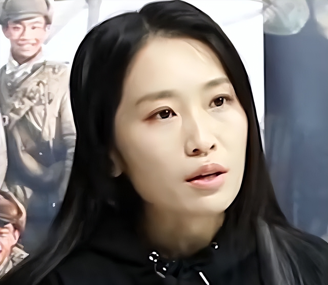 肖华：跟张艺谋离婚36年，他名利双收家庭和睦，她过得怎样？(图4)