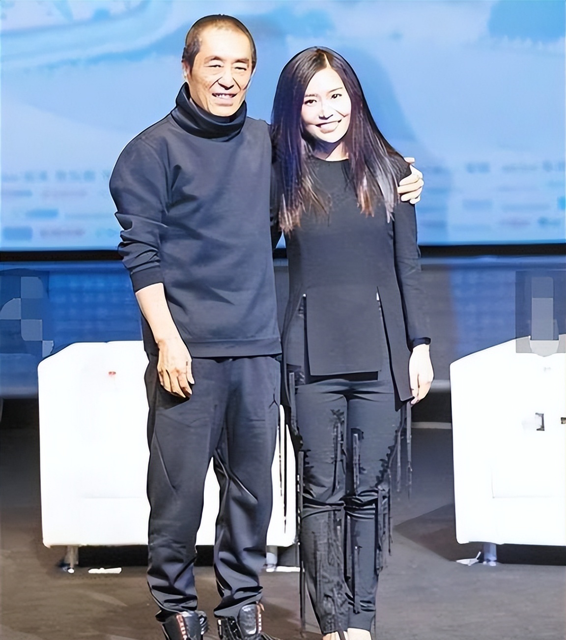 肖华：跟张艺谋离婚36年，他名利双收家庭和睦，她过得怎样？(图6)