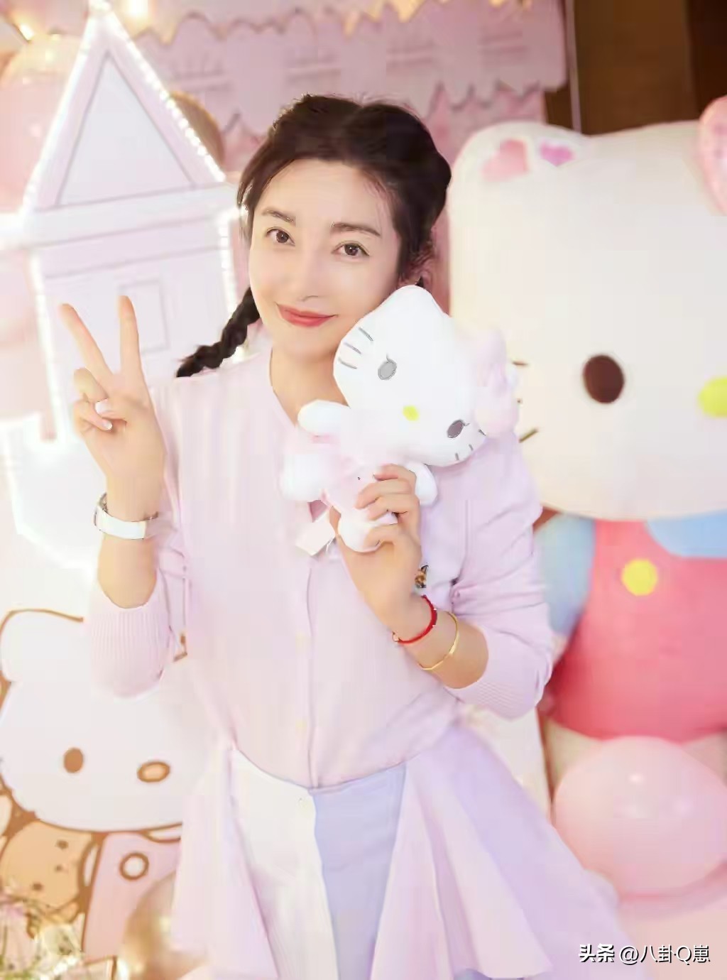 51岁的李冰冰风韵犹存，身材引发众议，难怪能拿下29岁的许文楠(图2)