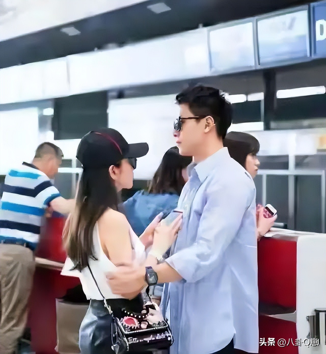 51岁的李冰冰风韵犹存，身材引发众议，难怪能拿下29岁的许文楠(图6)