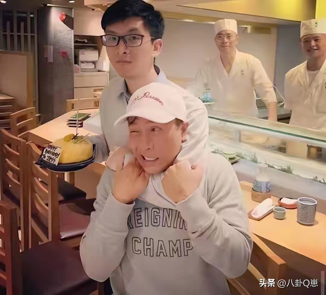 为了心爱的女人，抛下怀孕的妻子，如今孩子长大后他态度大变(图21)