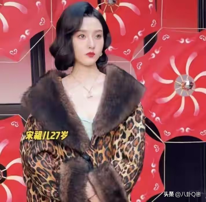 这一夜，全程笑脸、穿泡泡衫的孙俪，让所有人见识了她的江湖地位(图10)