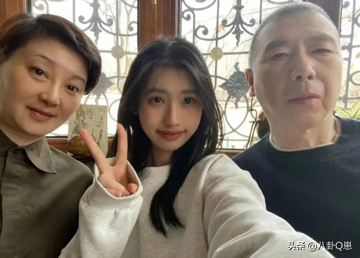 这一夜，全程笑脸、穿泡泡衫的孙俪，让所有人见识了她的江湖地位(图2)