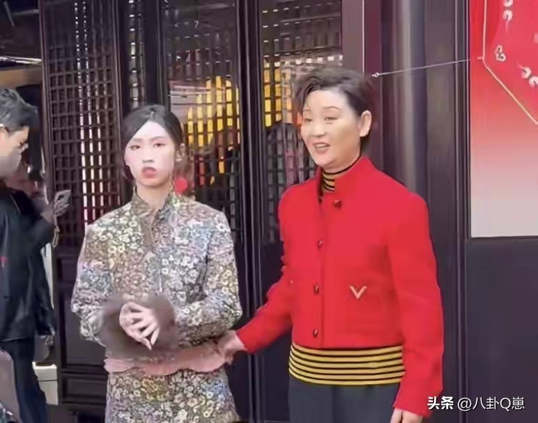 这一夜，全程笑脸、穿泡泡衫的孙俪，让所有人见识了她的江湖地位(图7)