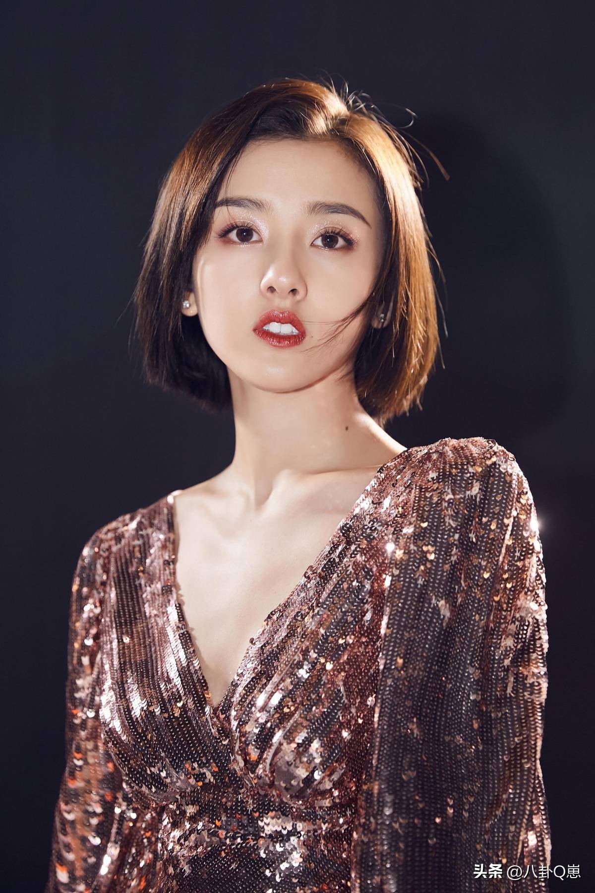 这一夜，全程笑脸、穿泡泡衫的孙俪，让所有人见识了她的江湖地位(图3)