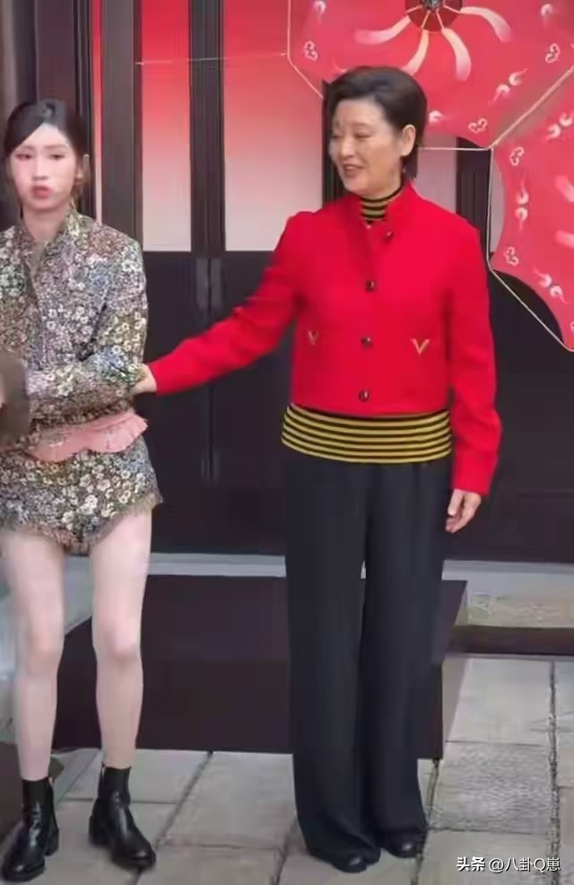 这一夜，全程笑脸、穿泡泡衫的孙俪，让所有人见识了她的江湖地位(图6)