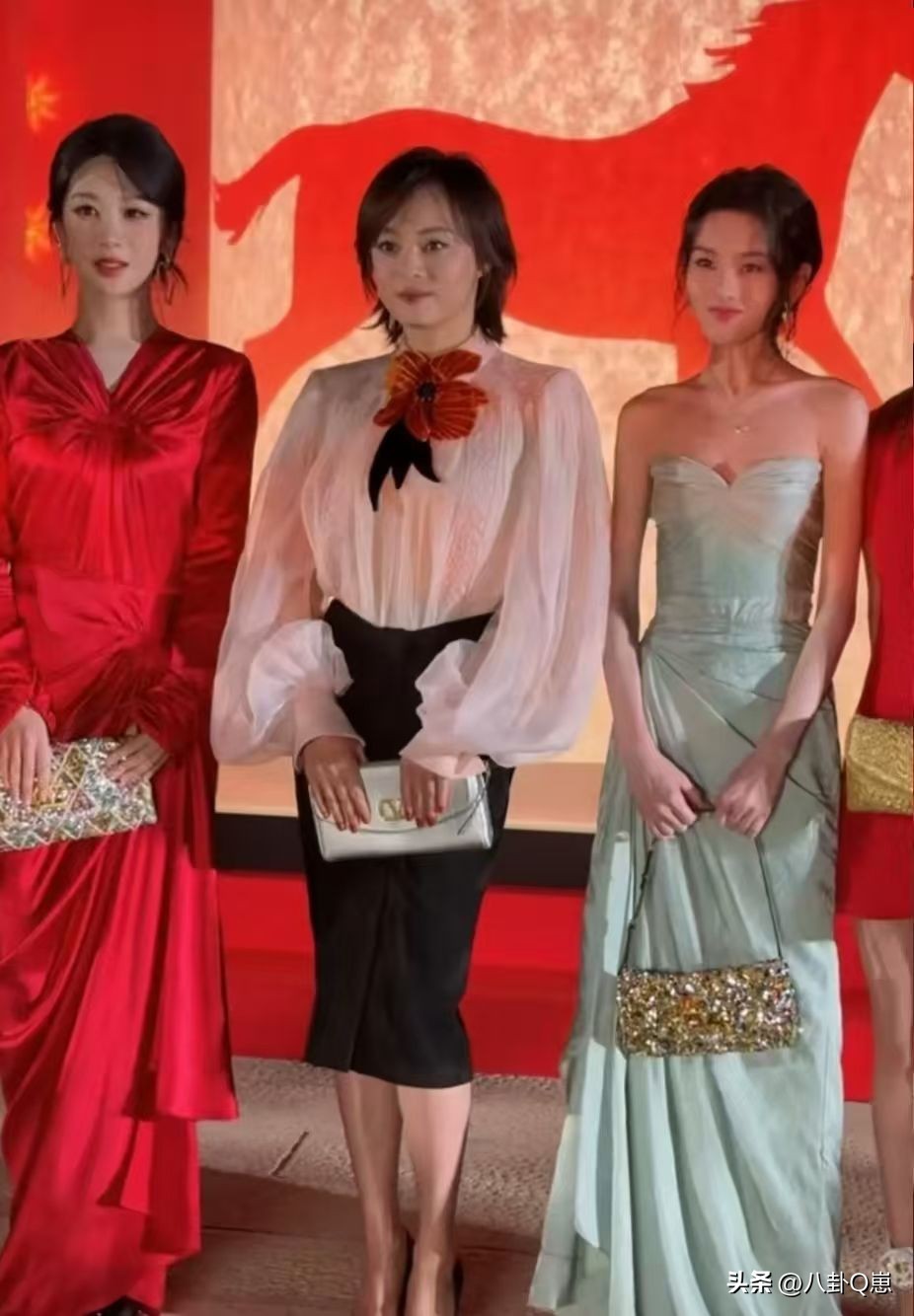 这一夜，全程笑脸、穿泡泡衫的孙俪，让所有人见识了她的江湖地位(图17)