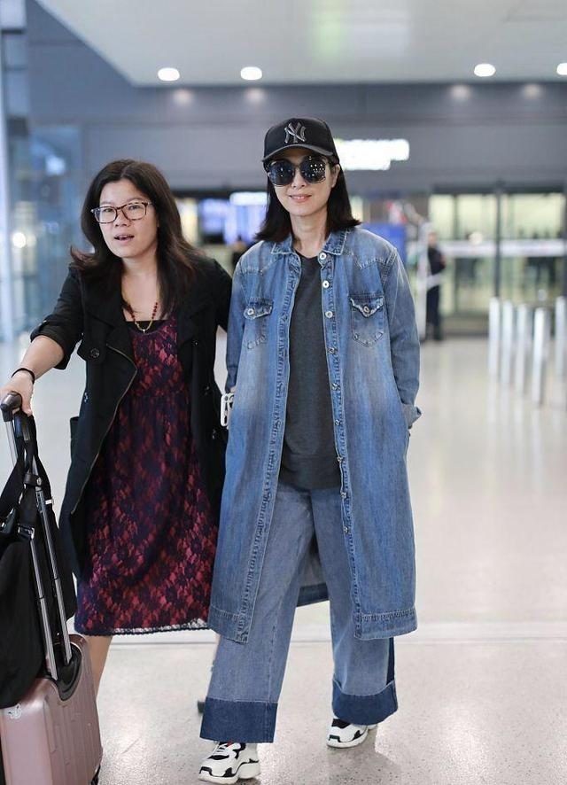 68岁“米雪”成精了，打扮得像芭比娃娃，脸蛋身材状态远胜同龄人(图7)