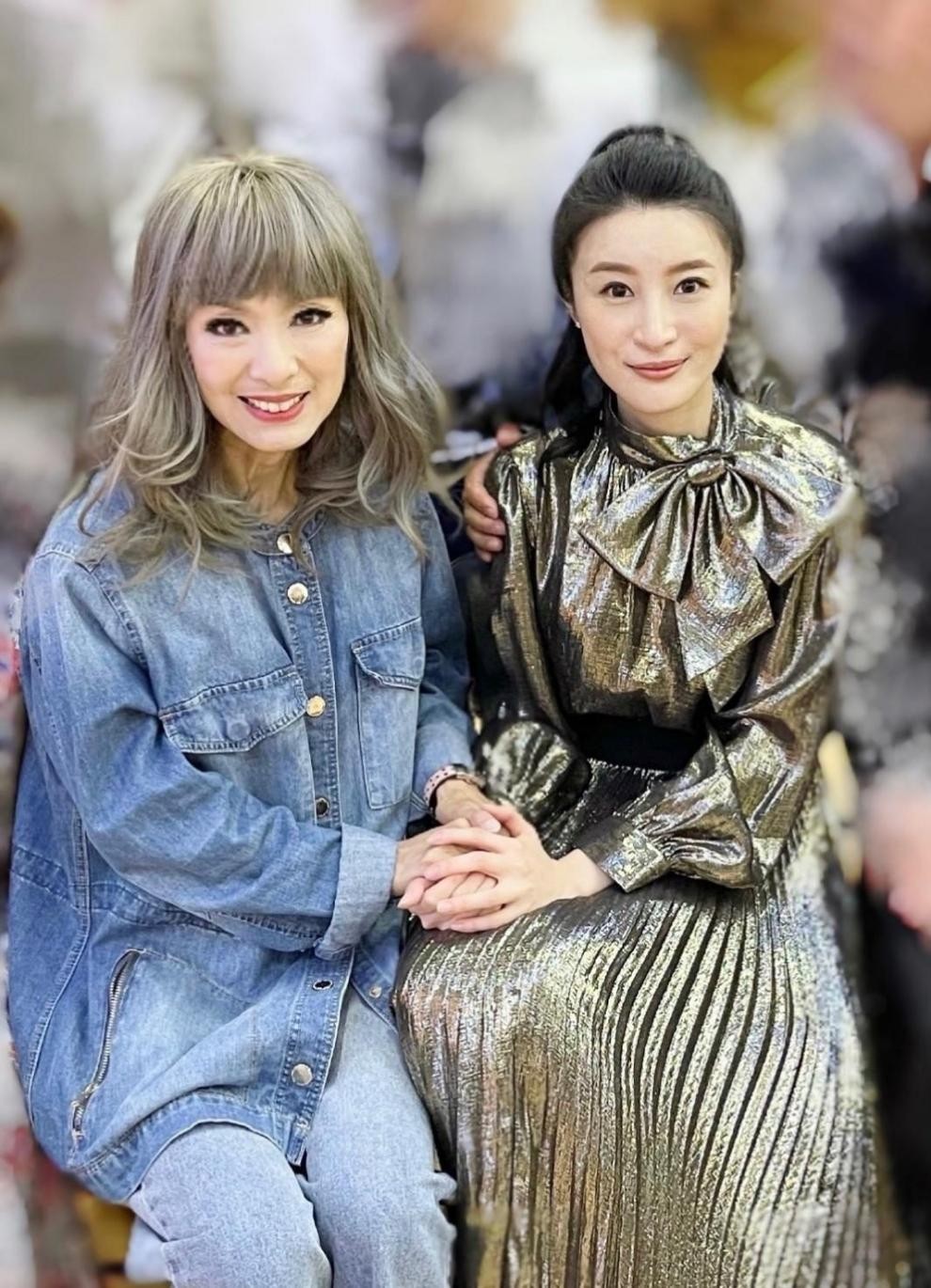 68岁“米雪”成精了，打扮得像芭比娃娃，脸蛋身材状态远胜同龄人(图6)