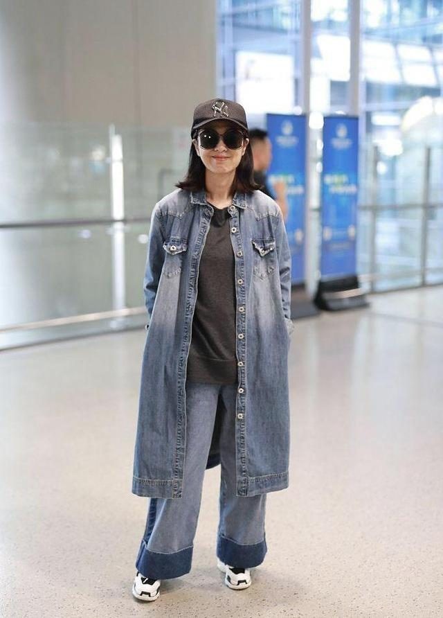 68岁“米雪”成精了，打扮得像芭比娃娃，脸蛋身材状态远胜同龄人(图8)