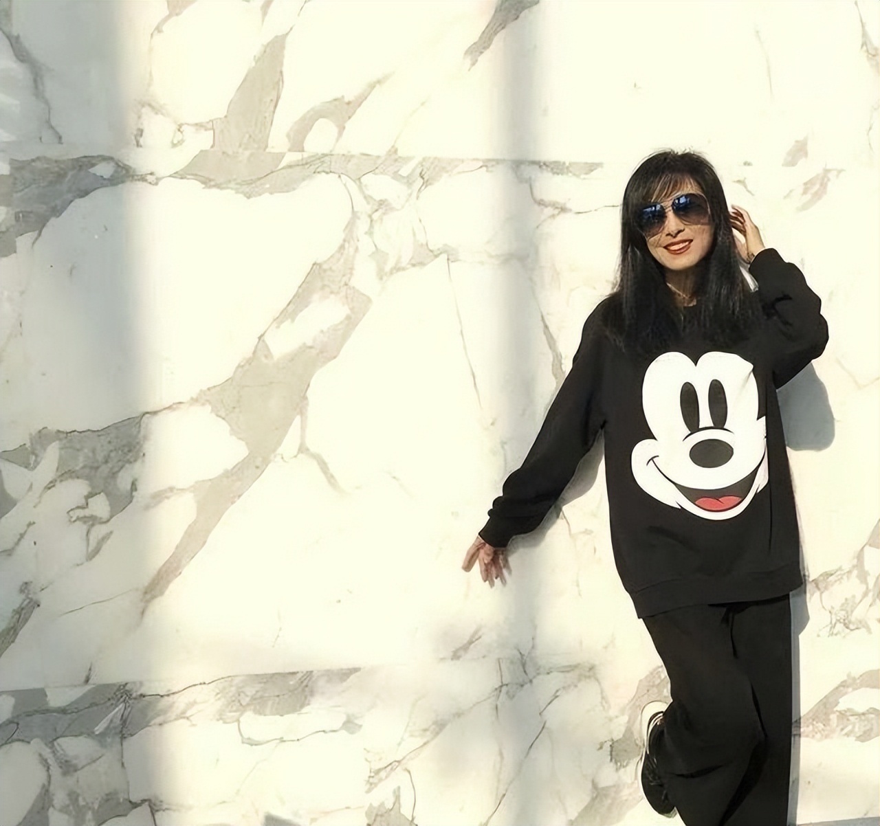 68岁“米雪”成精了，打扮得像芭比娃娃，脸蛋身材状态远胜同龄人(图10)