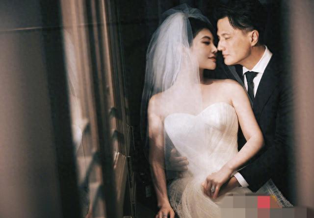 徐冬冬婚前有孕？50岁尹子维老来当爸，摸老婆肚子同吃一个冰淇淋(图1)