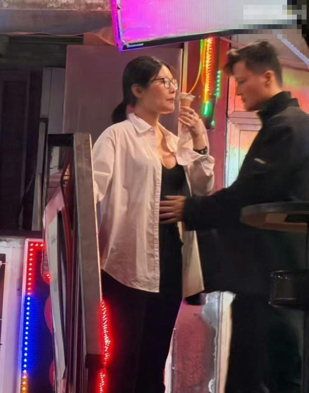 徐冬冬婚前有孕？50岁尹子维老来当爸，摸老婆肚子同吃一个冰淇淋(图6)