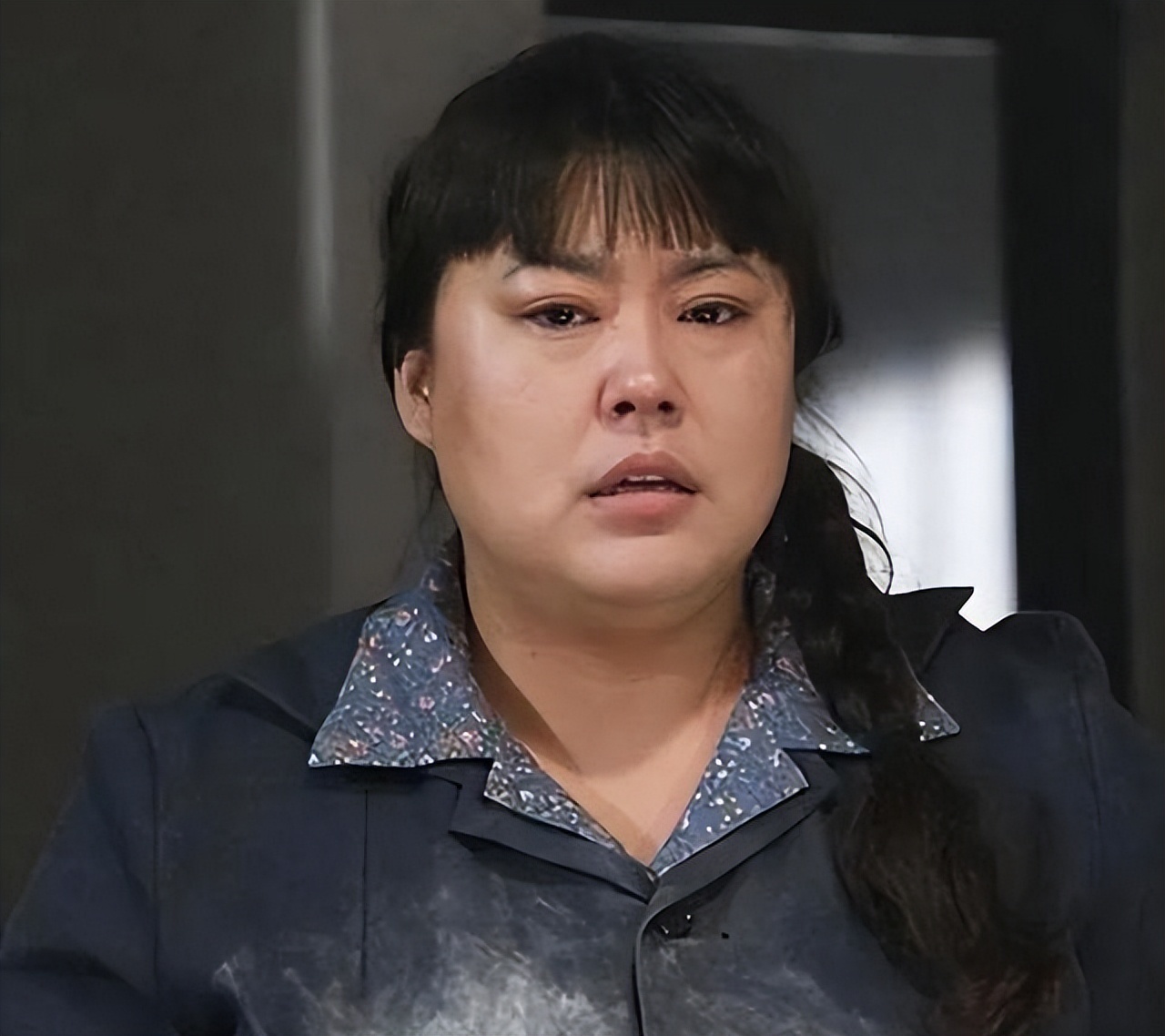 经历三次婚姻，老公一个比一个小，如今患癌，53岁和女儿相互依靠(图2)