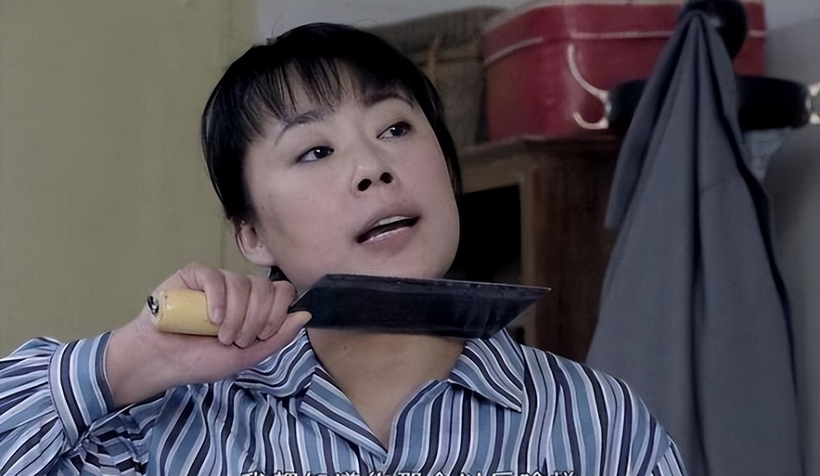 经历三次婚姻，老公一个比一个小，如今患癌，53岁和女儿相互依靠(图7)