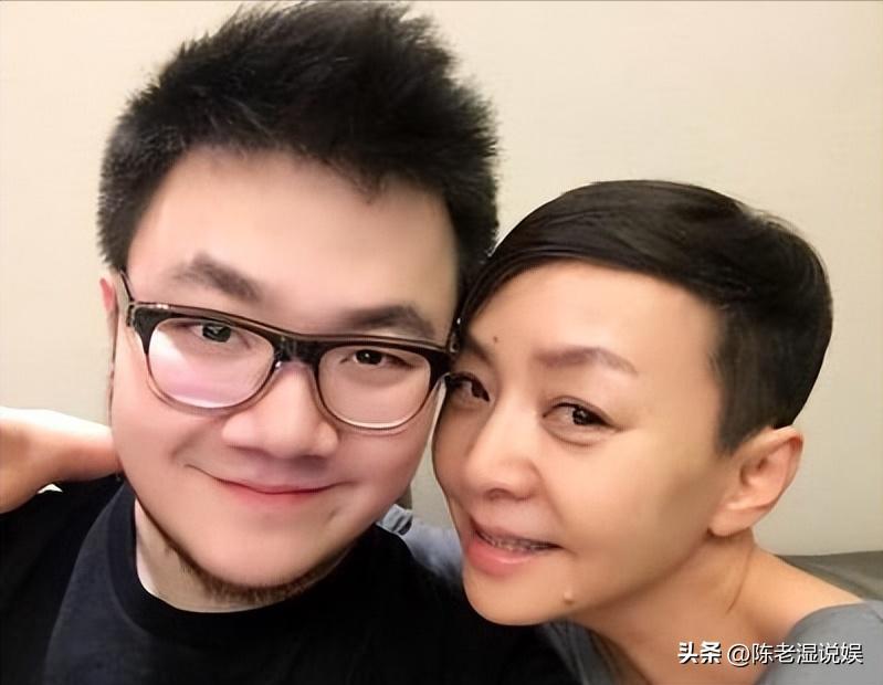 65岁英达现状:俩孙子都姓宋,和巴图关系疏远,专心培养英如镝(图9) 65岁英达现状:俩孙子都姓宋,和巴图关系疏远,专心培养英如镝(图9)