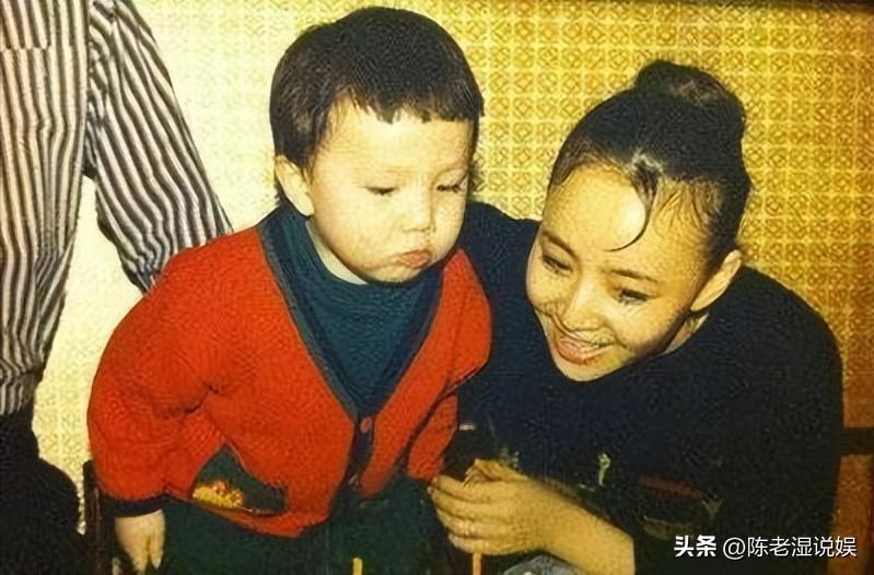 65岁英达现状:俩孙子都姓宋,和巴图关系疏远,专心培养英如镝(图7) 65岁英达现状:俩孙子都姓宋,和巴图关系疏远,专心培养英如镝(图7)