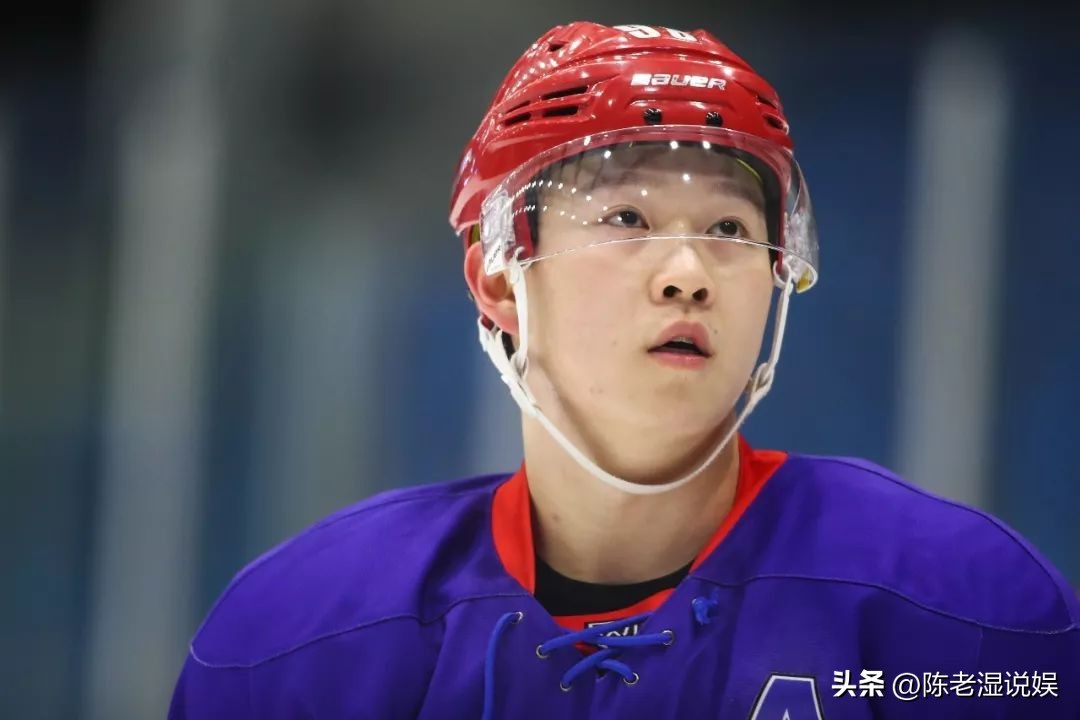 65岁英达现状:俩孙子都姓宋,和巴图关系疏远,专心培养英如镝(图11) 65岁英达现状:俩孙子都姓宋,和巴图关系疏远,专心培养英如镝(图11)