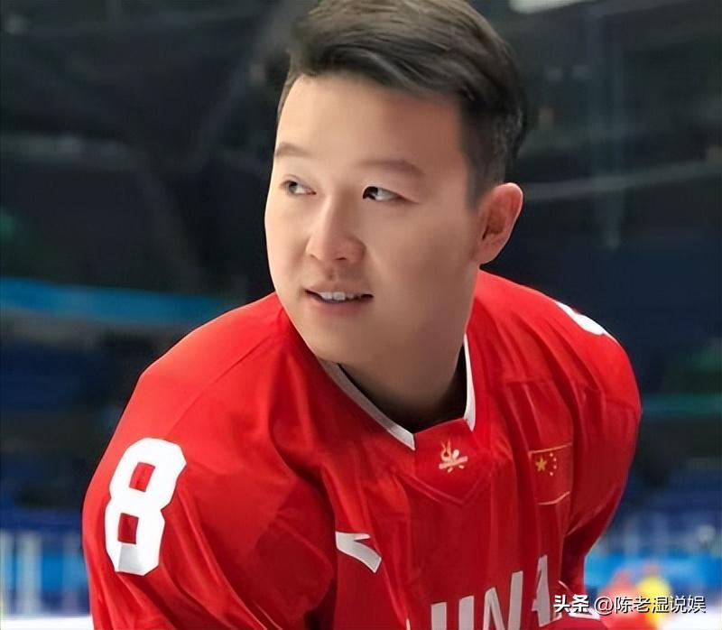 65岁英达现状:俩孙子都姓宋,和巴图关系疏远,专心培养英如镝(图13) 65岁英达现状:俩孙子都姓宋,和巴图关系疏远,专心培养英如镝(图13)