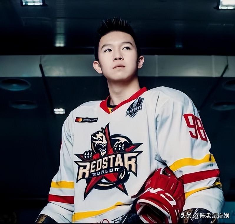 65岁英达现状:俩孙子都姓宋,和巴图关系疏远,专心培养英如镝(图12) 65岁英达现状:俩孙子都姓宋,和巴图关系疏远,专心培养英如镝(图12)