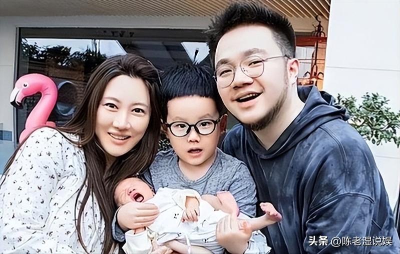 65岁英达现状:俩孙子都姓宋,和巴图关系疏远,专心培养英如镝(图19) 65岁英达现状:俩孙子都姓宋,和巴图关系疏远,专心培养英如镝(图19)