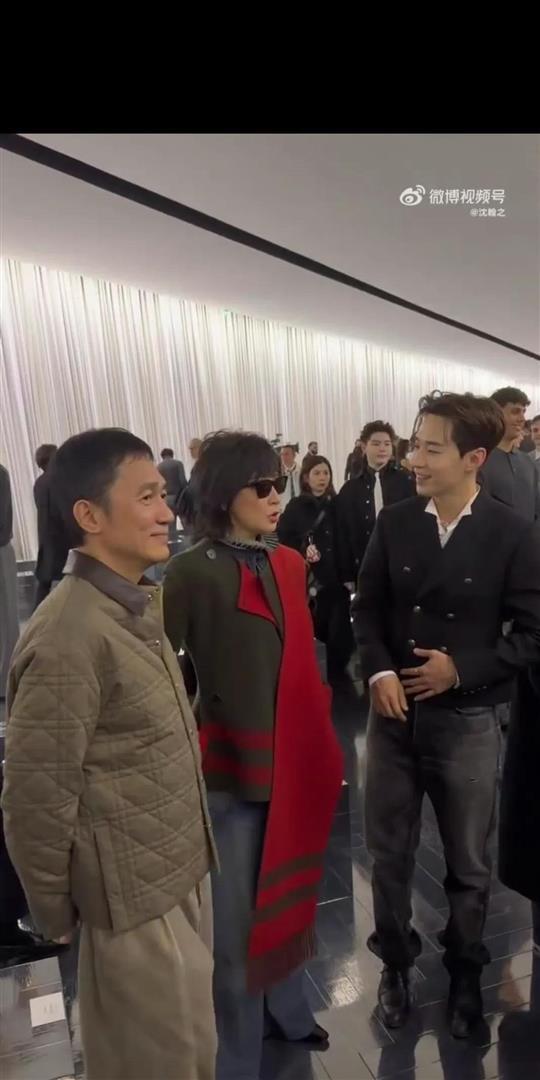 这夜，气质儒雅的梁朝伟成焦点，素面朝天甩了脂粉气十足的几条街(图16)