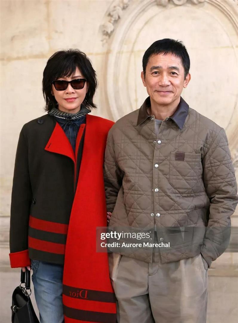 这夜，气质儒雅的梁朝伟成焦点，素面朝天甩了脂粉气十足的几条街(图13)