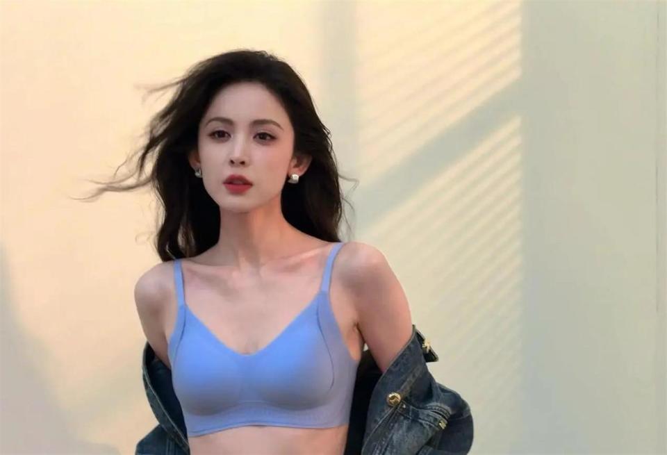 古力娜扎古希腊掌控美貌的神！美爆了！ 脚丫子踮脚的样子更迷人(图2)