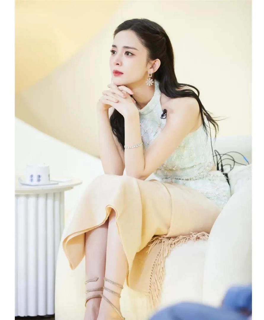 古力娜扎古希腊掌控美貌的神！美爆了！ 脚丫子踮脚的样子更迷人(图4)