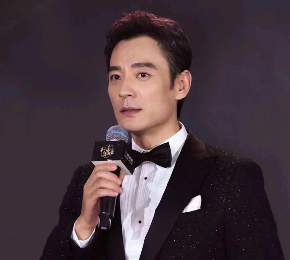 他娶过郝蕾，爱过王珞丹，负了殷桃，没想到38岁却又娶小10岁的她(图21)