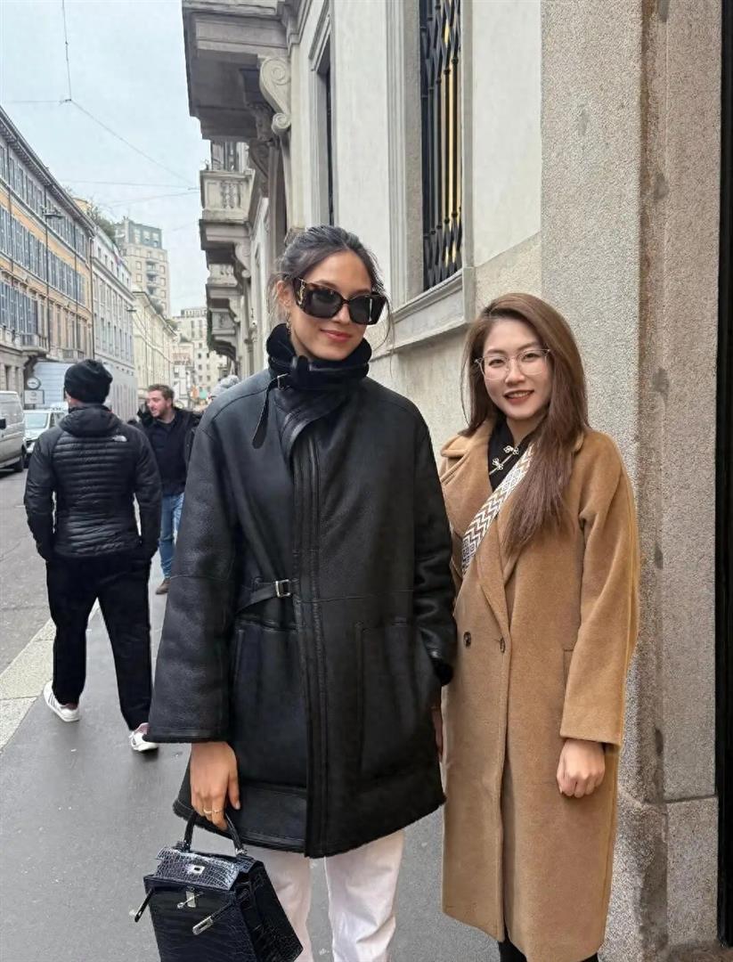 谷爱凌米兰街头被偶遇 贵气与气质齐飞 拎