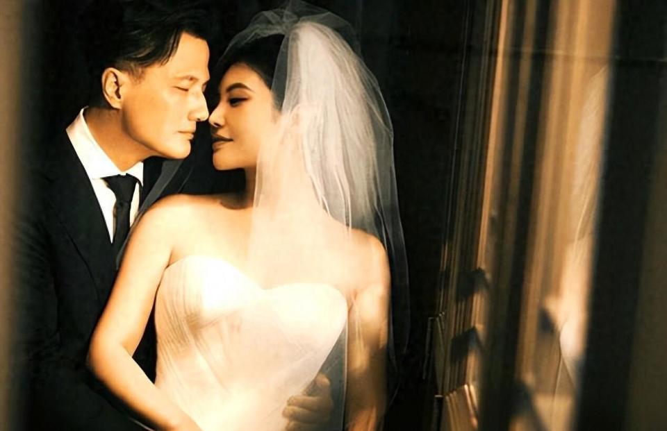 徐冬冬婚礼紧急“踩刹车”！10万婚纱让道亲情，尹子维化身暖心护盾(图3)