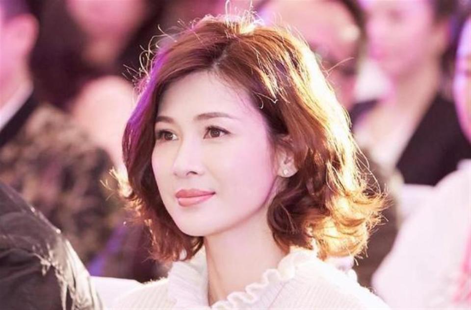 45岁童蕾现状，定居浙江农村，因丈夫背上债务变拍戏劳模(图5)