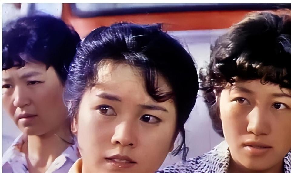 著名影星洪学敏现状：自然衰老气质佳，68岁仍未婚未育，定居香港(图5)